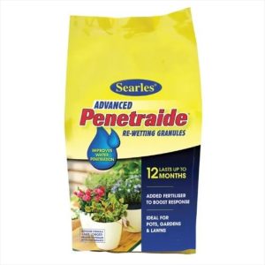 A 4kg bag of Searles 'Penetraide' features benefits such as improved water penetration and year-long fertilizer support, making it ideal for pots, gardens, and lawns.